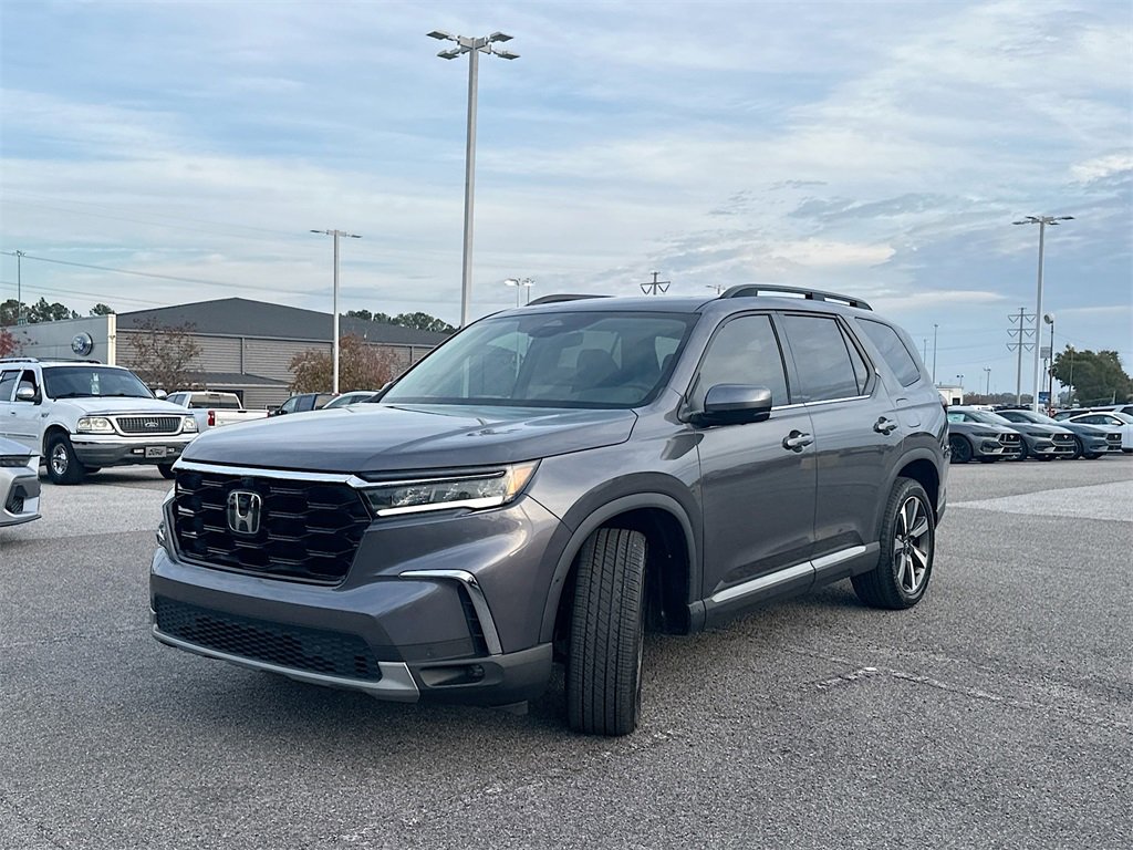 Used 2025 Honda Pilot Elite image 2