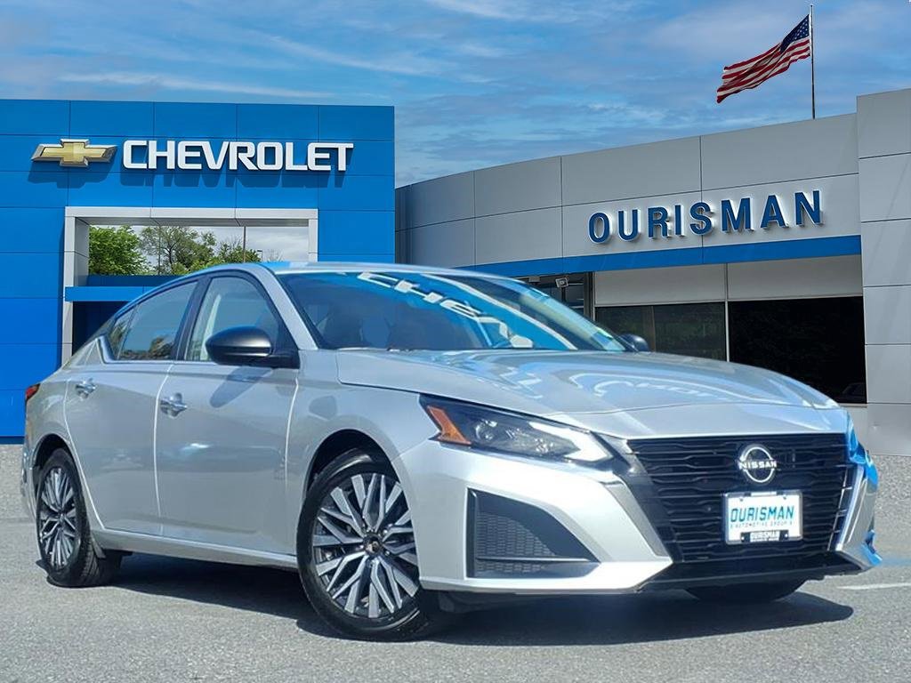 Used 2024 Nissan Altima 2.5 SV image 1