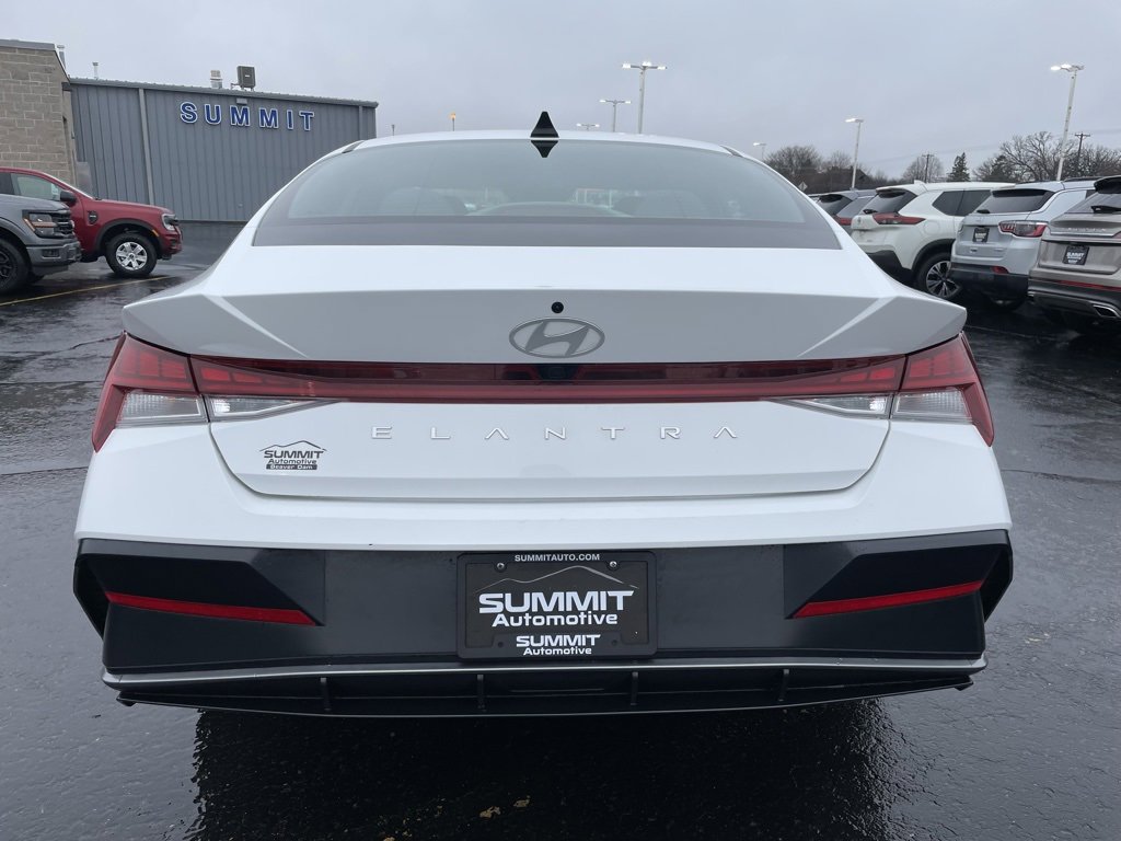 Used 2025 Hyundai Elantra SEL image 32