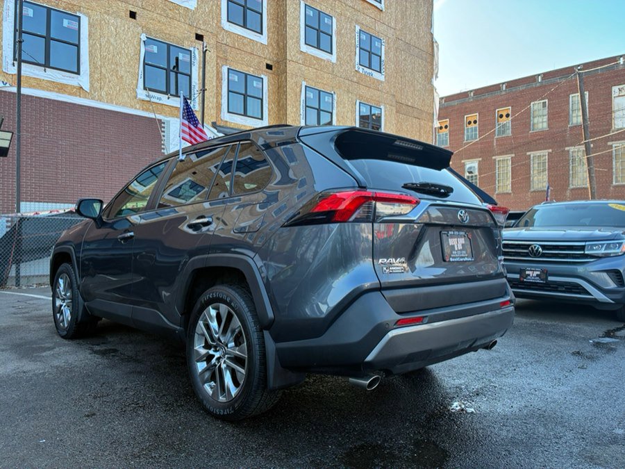 Used 2019 Toyota RAV4 Limited w/ Advanced Technology Package AWD/4WD image 6
