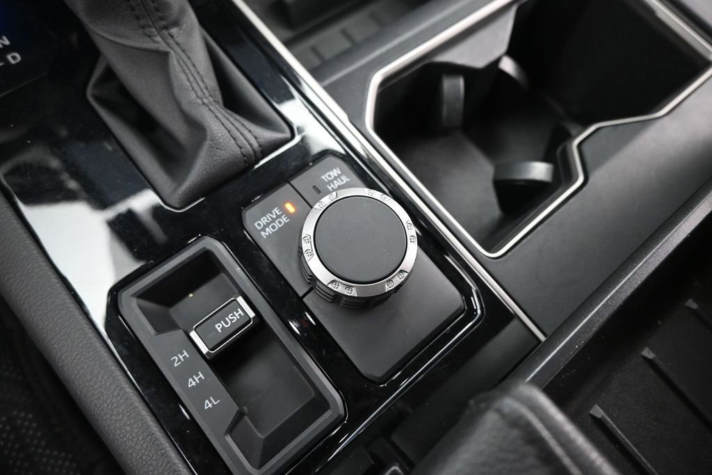 Used 2024 Toyota Tundra Limited AWD/4WD image 33