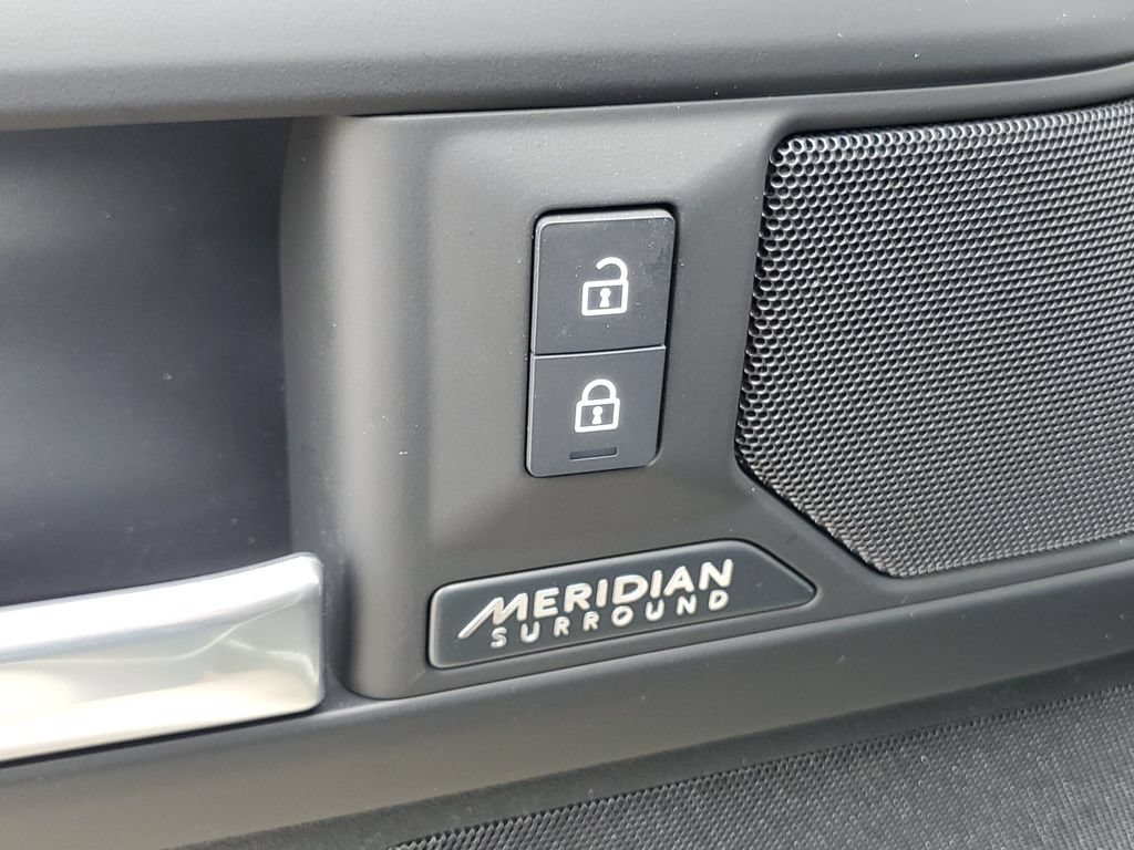 New 2026 Land Rover Defender 110 X-Dynamic SE AWD/4WD image 9
