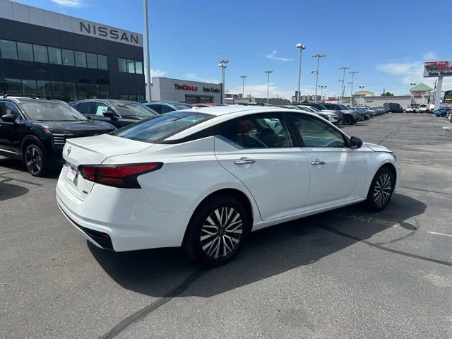 Used 2025 Nissan Altima 2.5 SV AWD/4WD image 12