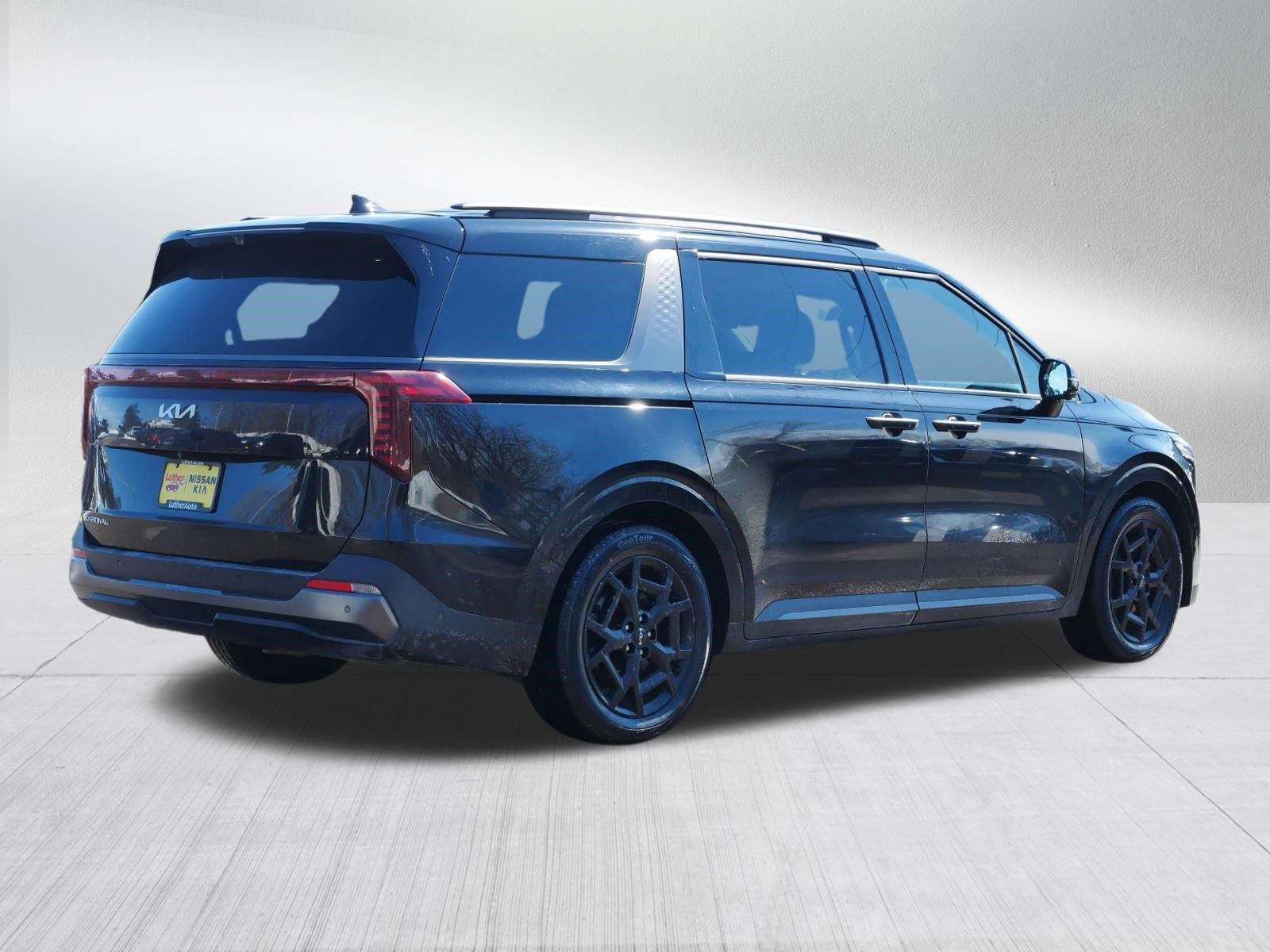 Used 2025 Kia Carnival SX Prestige image 7