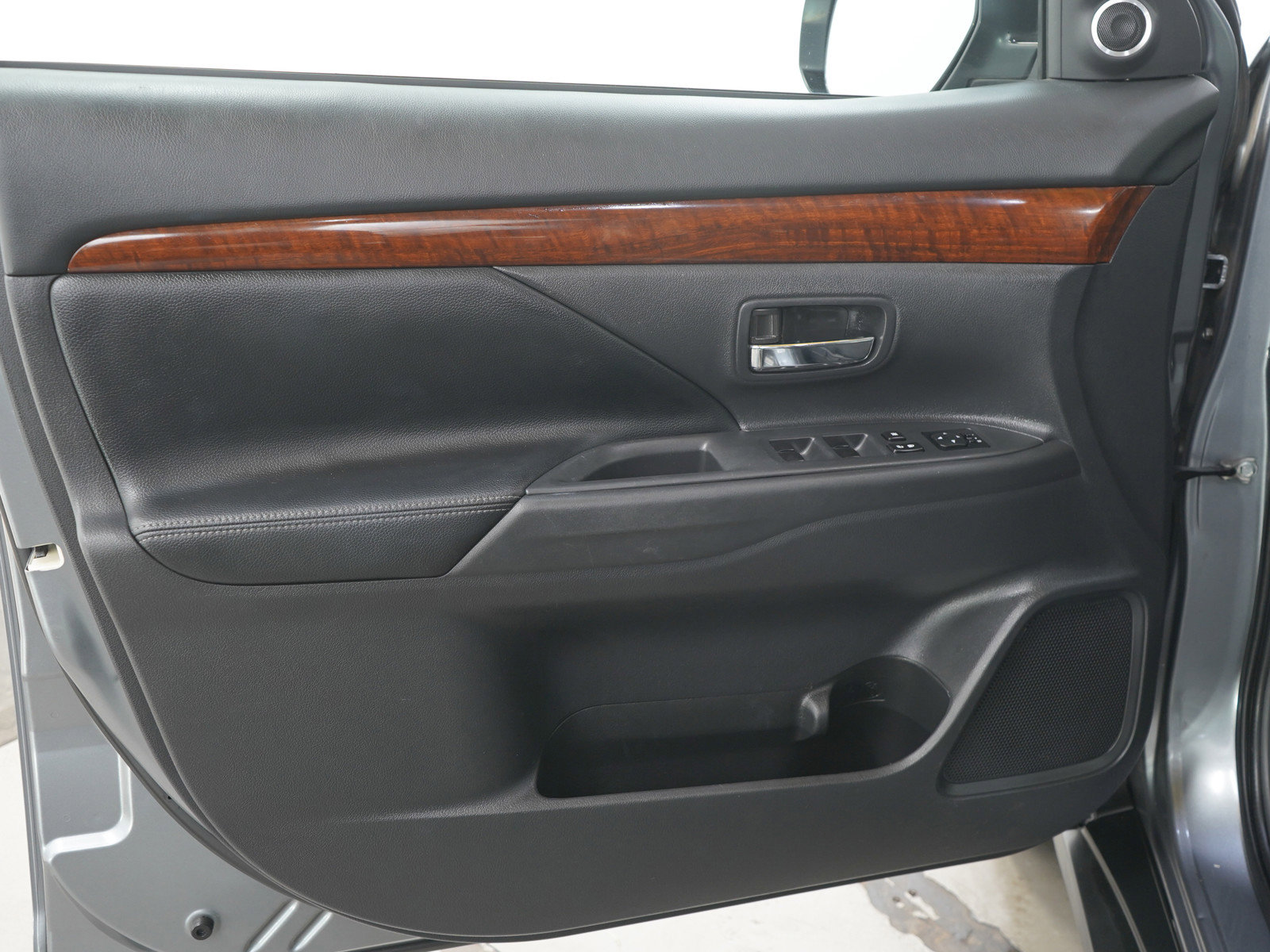 Used 2014 Mitsubishi Outlander SE AWD/4WD image 22