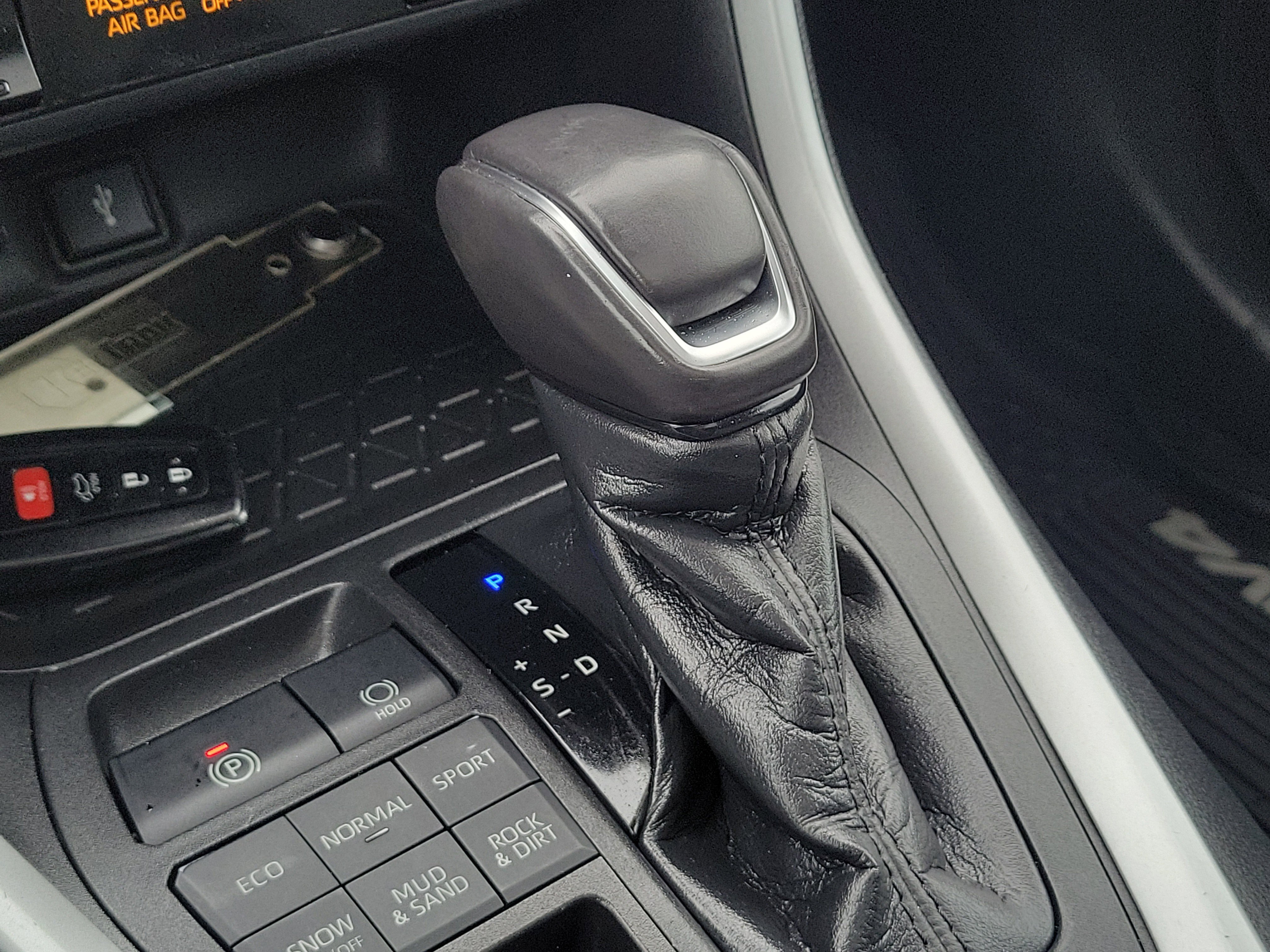 Used 2020 Toyota RAV4 XLE Premium image 35