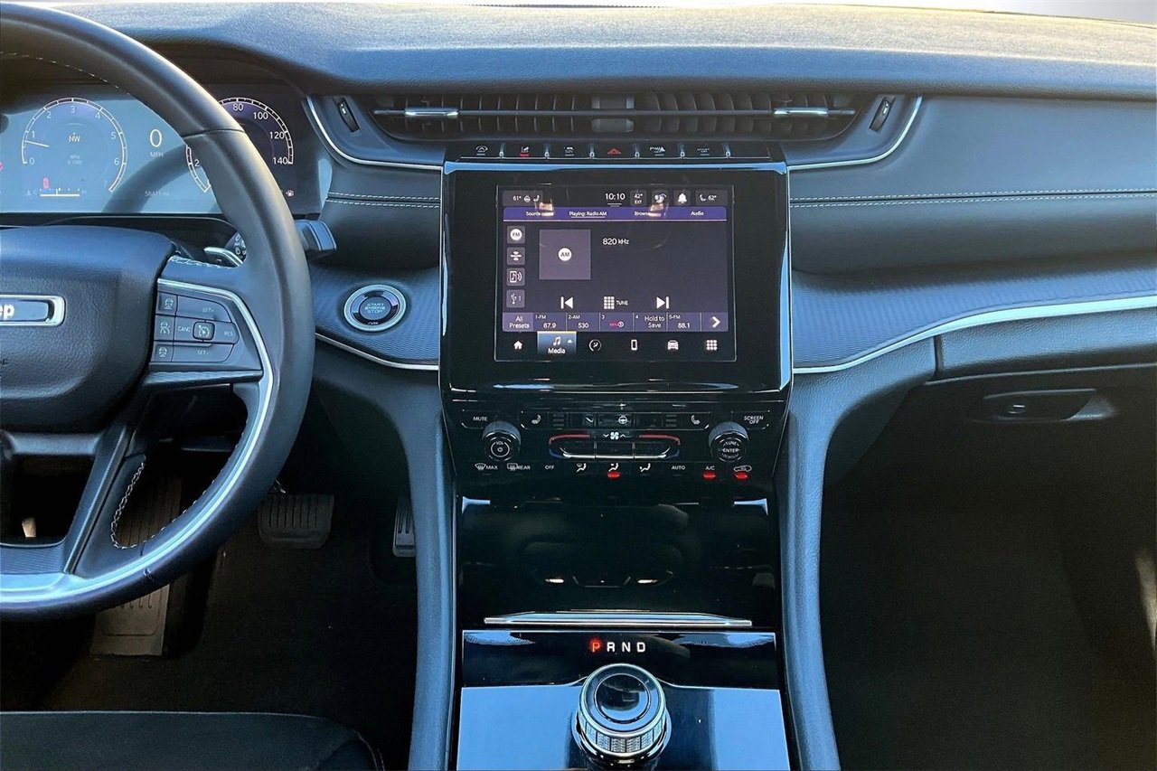 Used 2023 Jeep Grand Cherokee L Laredo image 11