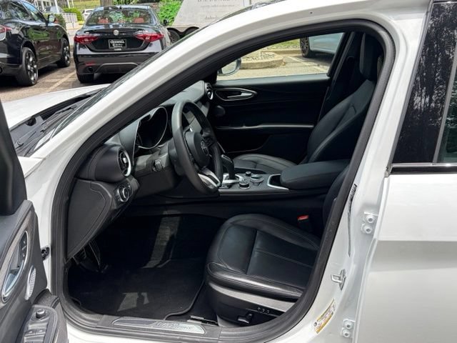 Used 2023 Alfa Romeo Giulia Ti AWD/4WD image 22