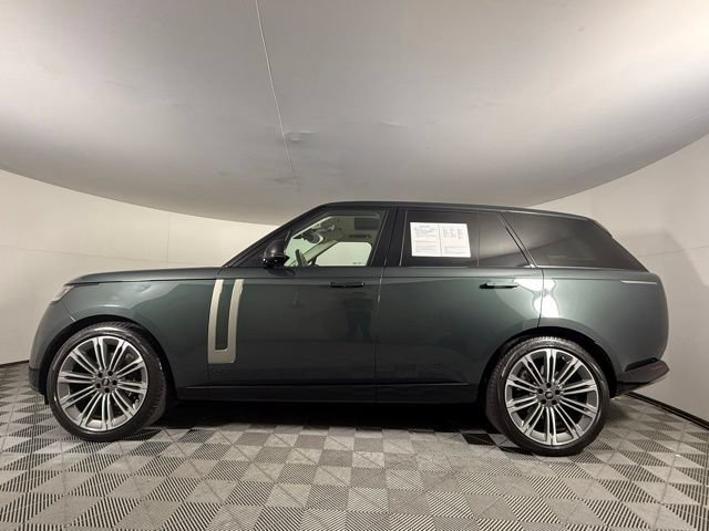 Used 2024 Land Rover Range Rover SE AWD/4WD image 3