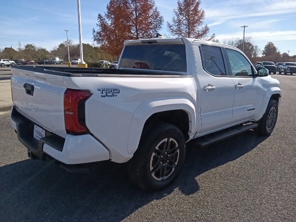 Used 2025 Toyota Tacoma TRD Sport image 3