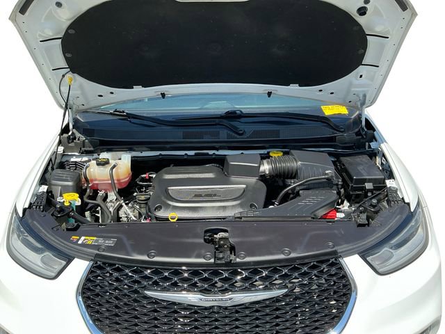 Used 2023 Chrysler Pacifica Touring-L FWD image 20