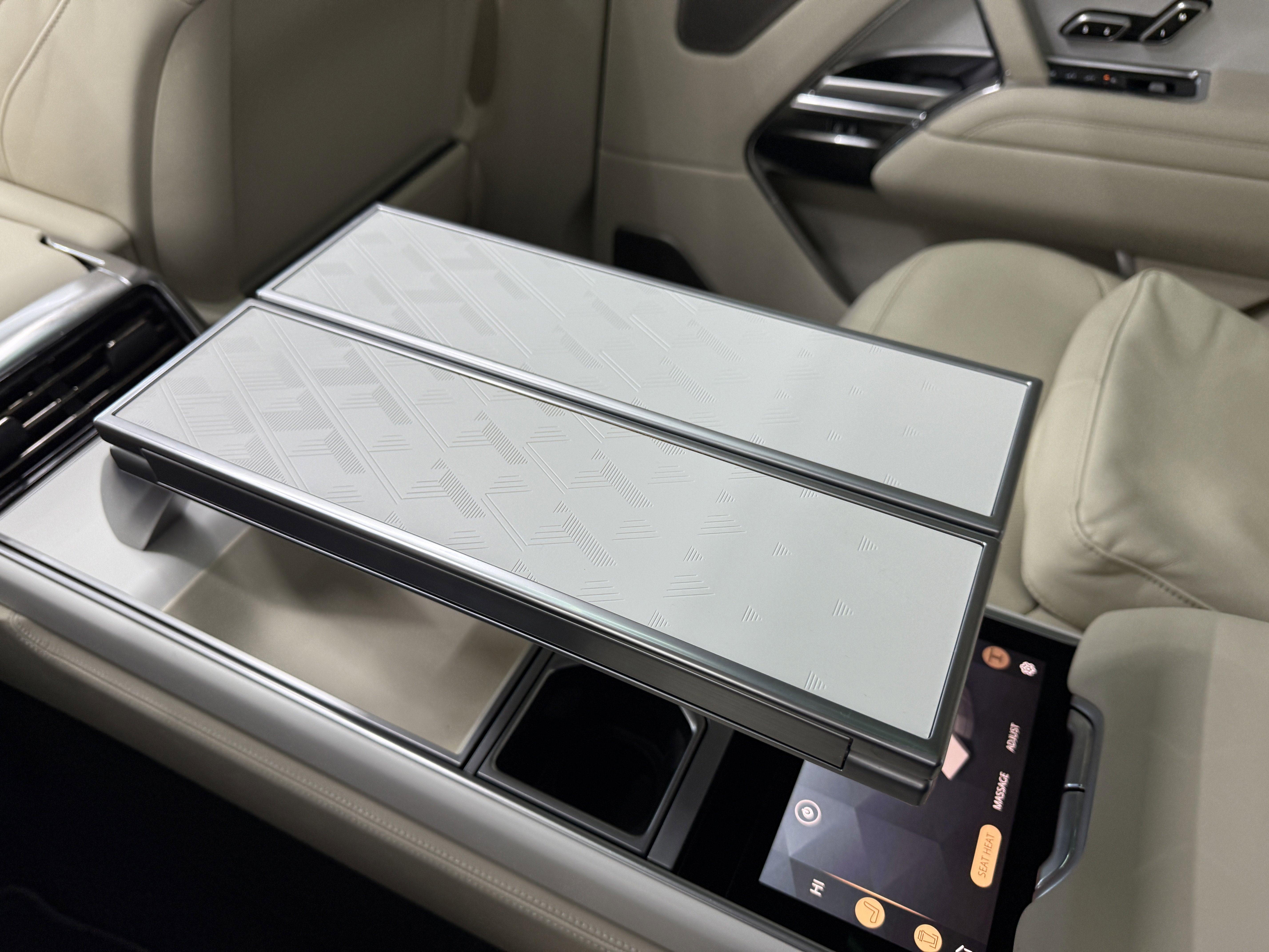 Used 2023 Land Rover Range Rover SV image 43