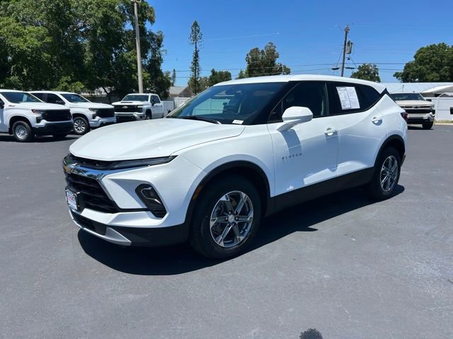 Used 2025 Chevrolet Blazer LT w/ Driver Confidence Package AWD/4WD image 3