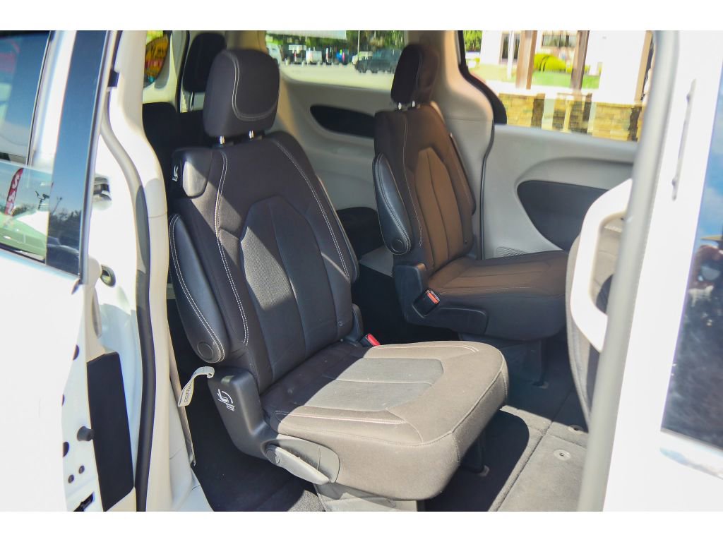 Used 2023 Chrysler Voyager LX image 17