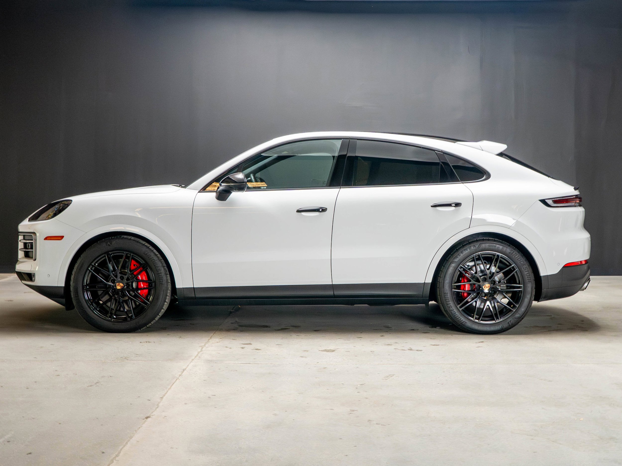 Certified 2025 Porsche Cayenne S AWD/4WD image 2