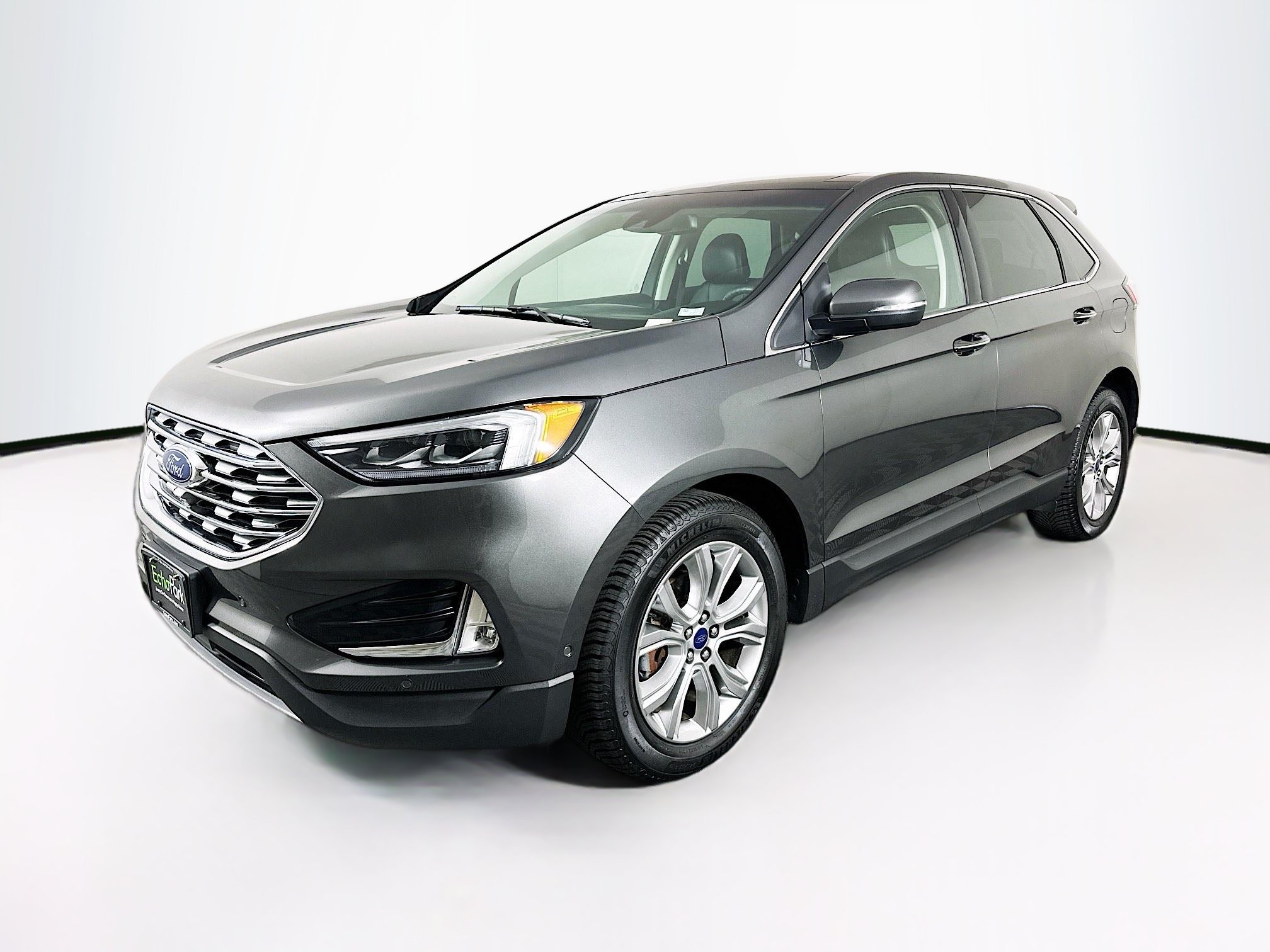 Used 2019 Ford Edge Titanium w/ Equipment Group 301A FWD image 3