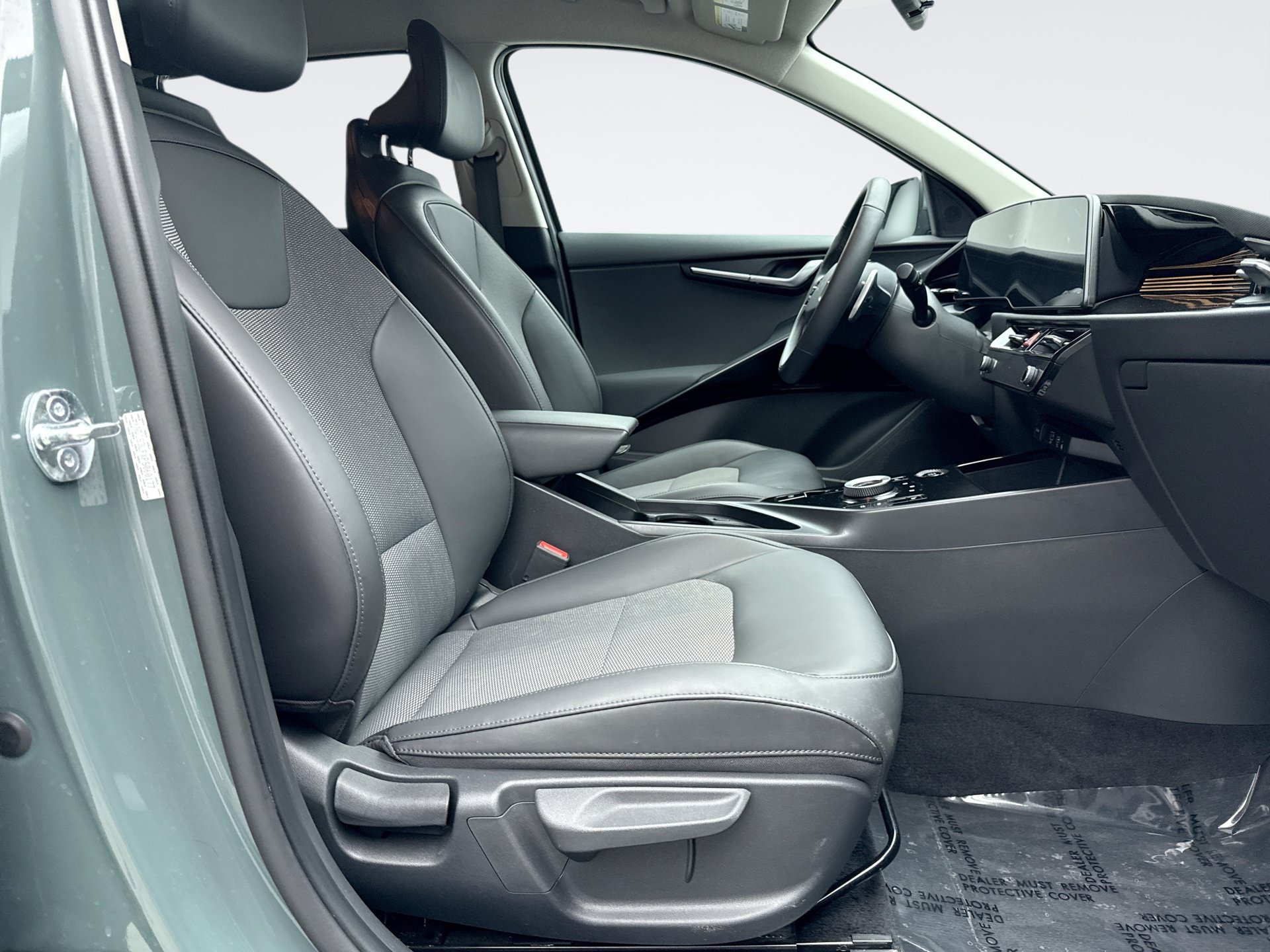 Used 2023 Kia Niro EX w/ EX Cold Weather Package FWD image 18