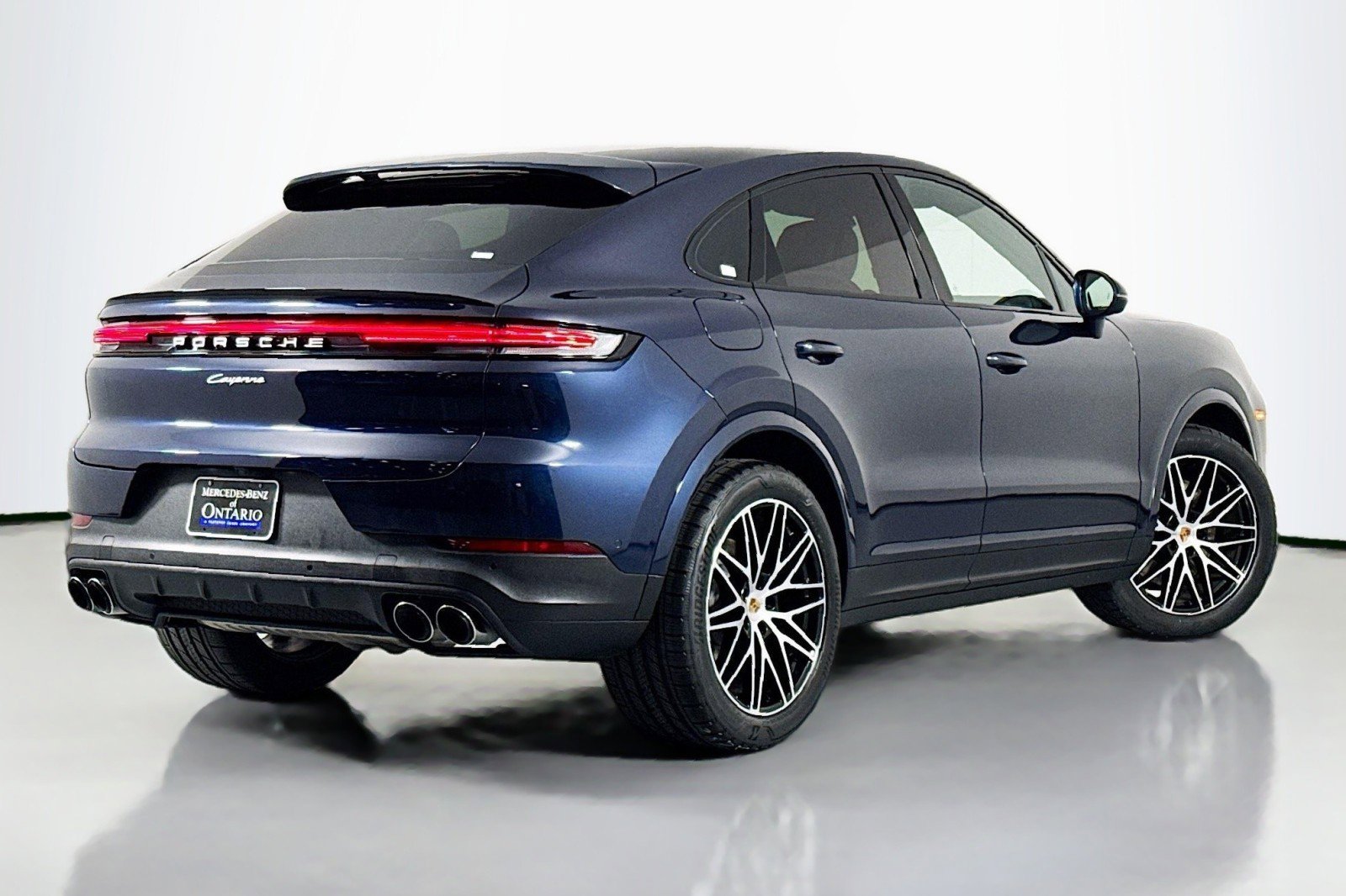 Used 2025 Porsche Cayenne Coupe image 12