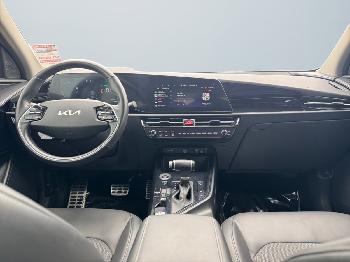 Used 2025 Kia Niro EX Touring image 10