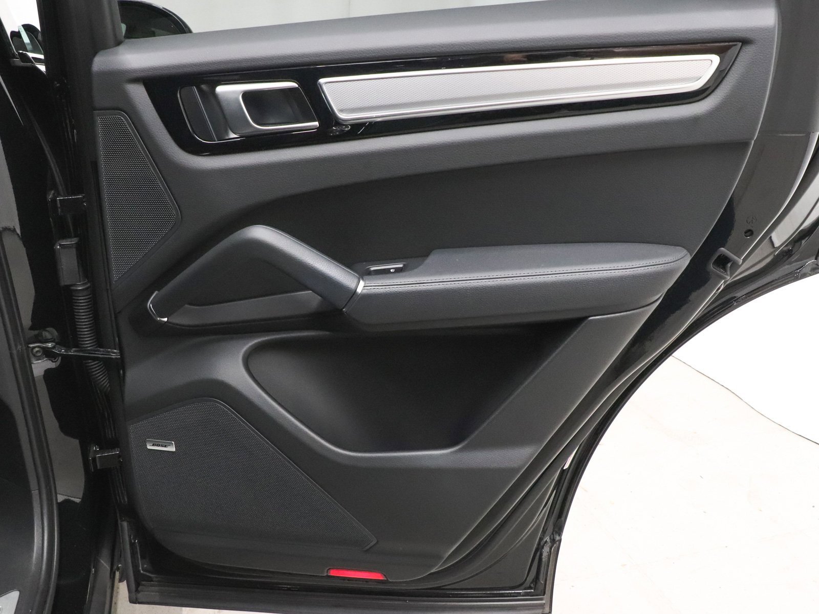 Used 2023 Porsche Cayenne Platinum Edition image 13