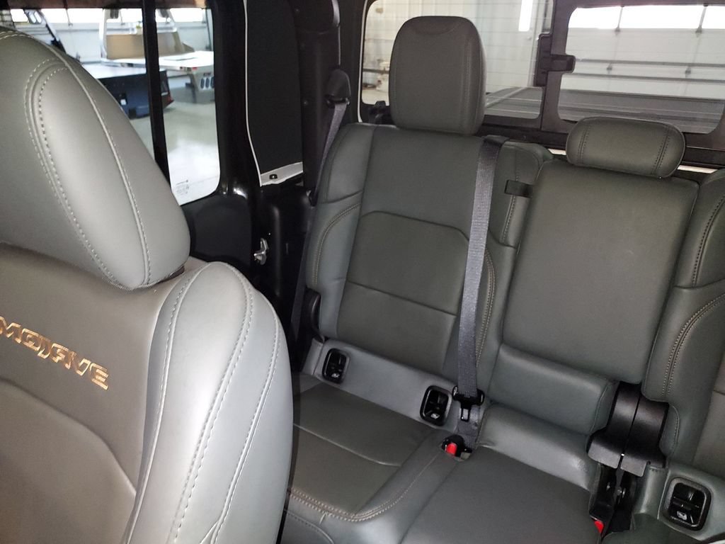 Used 2025 Jeep Gladiator Mojave AWD/4WD image 12