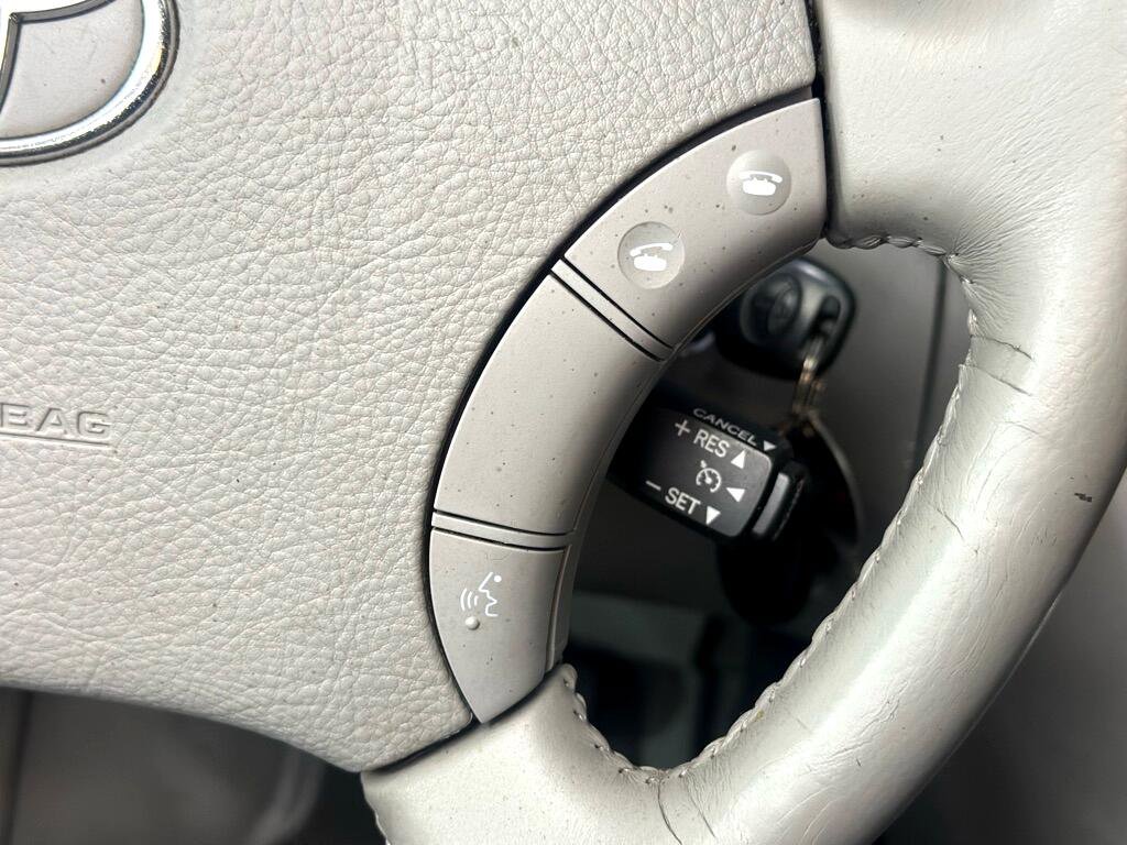 Used 2010 Toyota Sienna XLE image 30