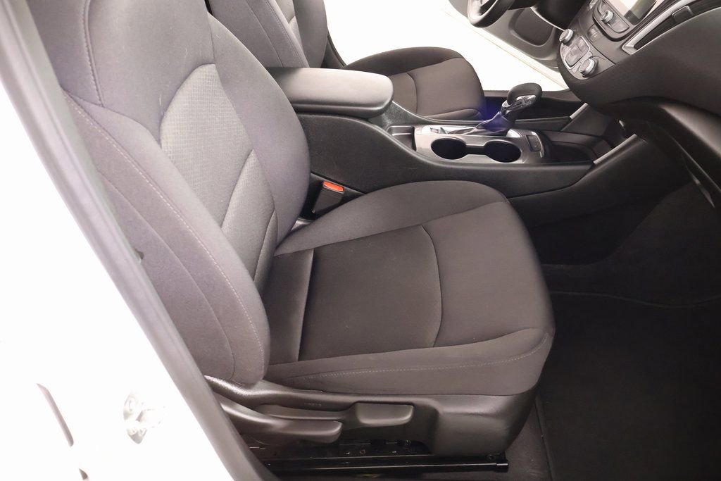 Used 2025 Chevrolet Malibu LS image 12