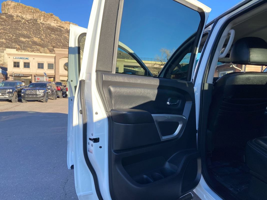 Used 2023 Nissan Titan SV w/ SV Convenience Package image 23