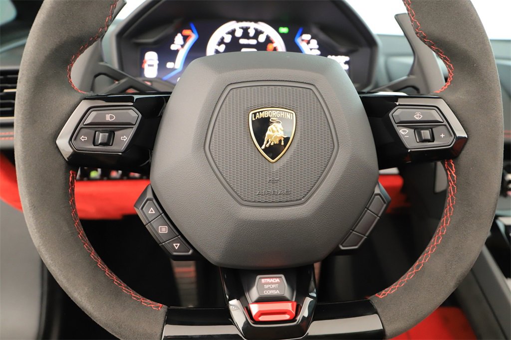 Used 2022 Lamborghini Huracan EVO image 22