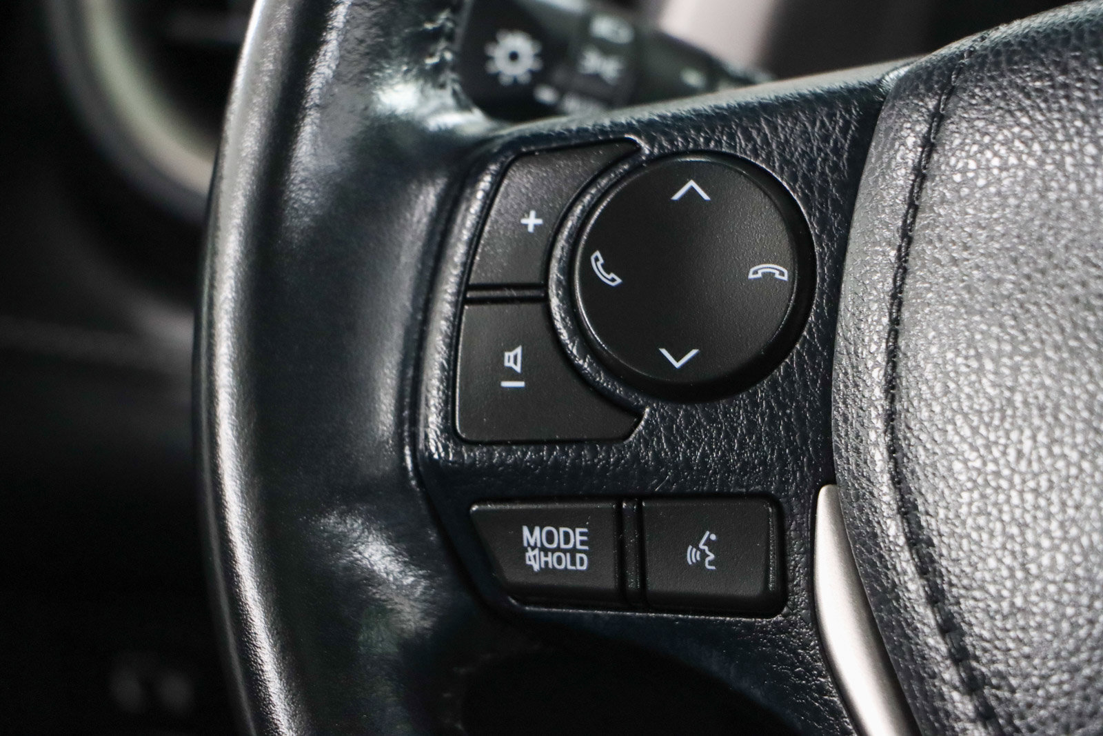 Used 2018 Toyota RAV4 Limited FWD image 13