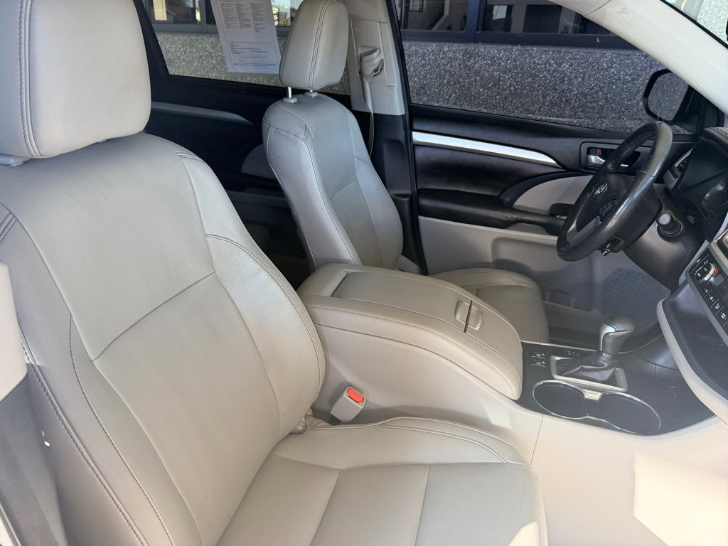 Used 2015 Toyota Highlander XLE image 23