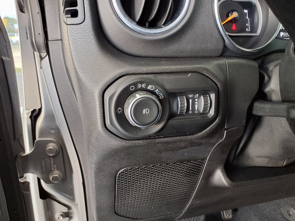 Used 2019 Jeep Wrangler Unlimited Sahara AWD/4WD image 22
