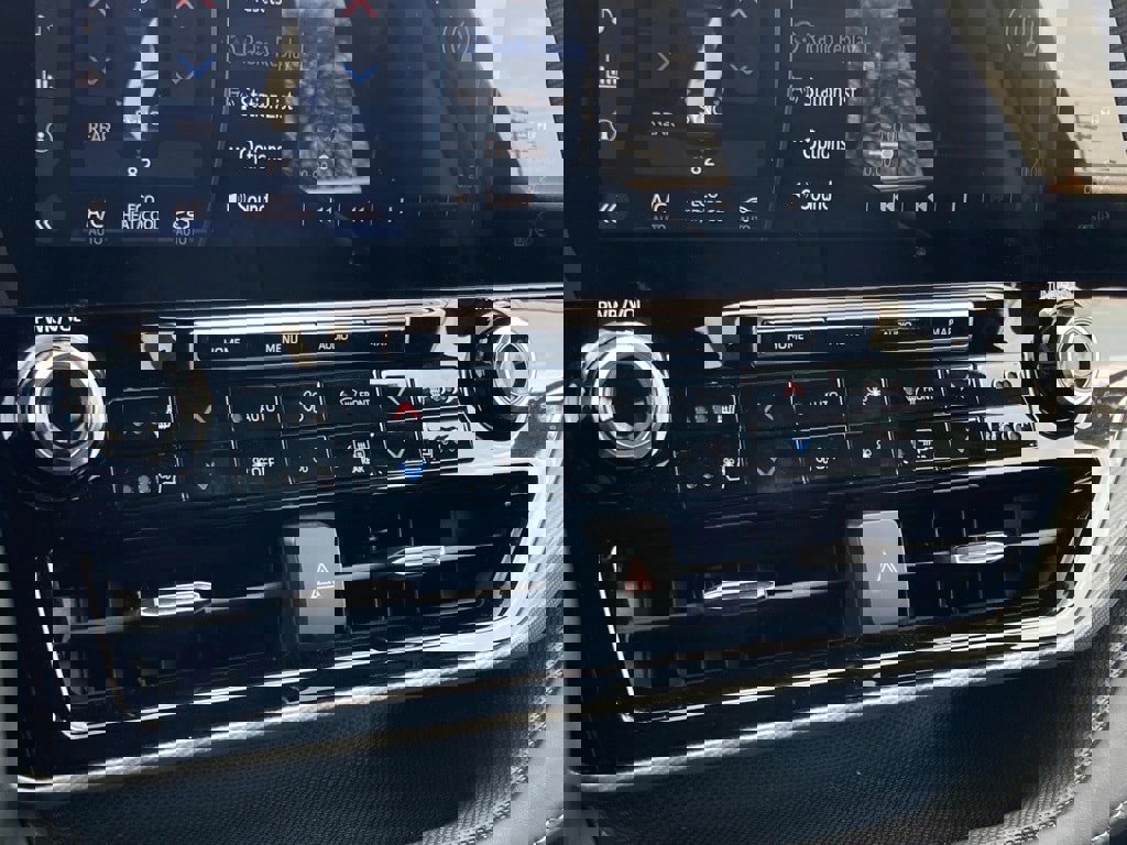 Certified 2022 Toyota Highlander Platinum image 24