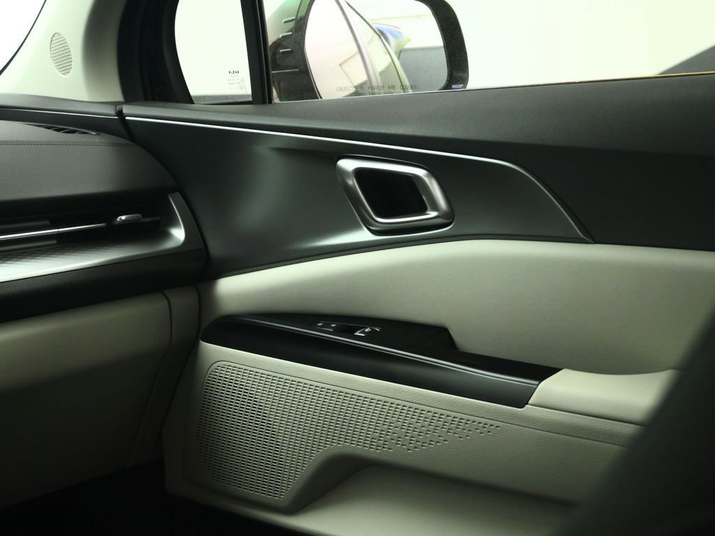 Used 2024 Kia Carnival LX image 44