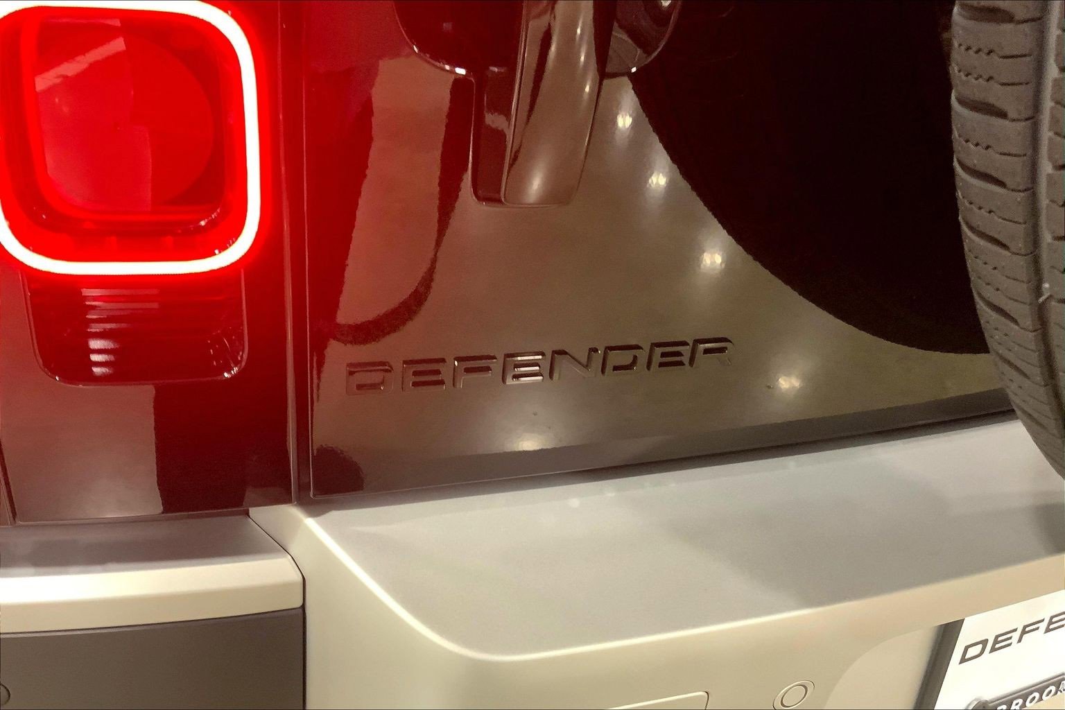 Used 2025 Land Rover Defender 110 S image 9