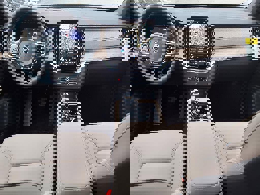 New 2025 Volvo XC90 B5 Core w/ Climate Package image 8
