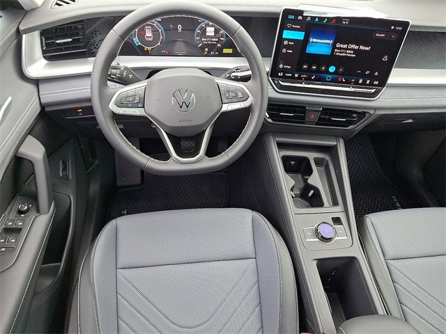 New 2025 Volkswagen Tiguan SE image 2