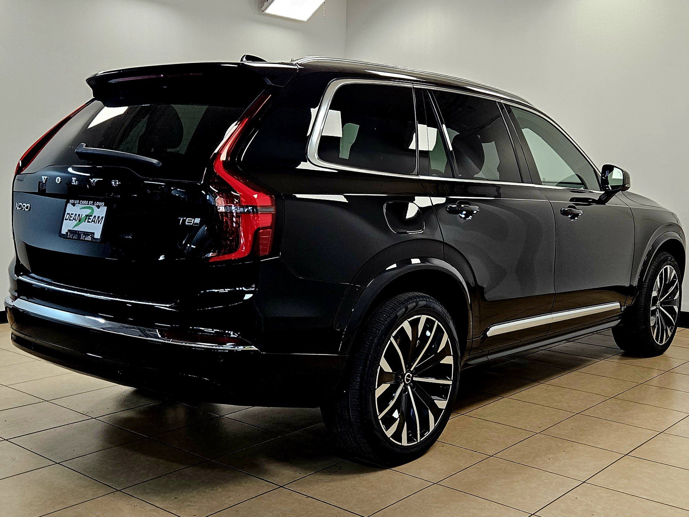 New 2026 Volvo XC90 T8 Plus w/ Protection Package Premier AWD/4WD image 4