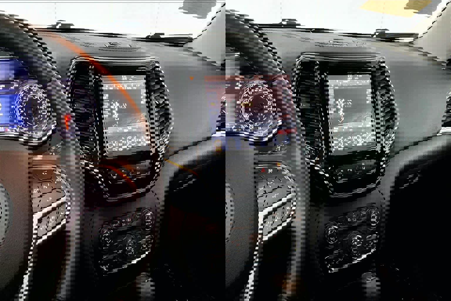 Used 2019 Jeep Cherokee Limited w/ Technology Group AWD/4WD image 7