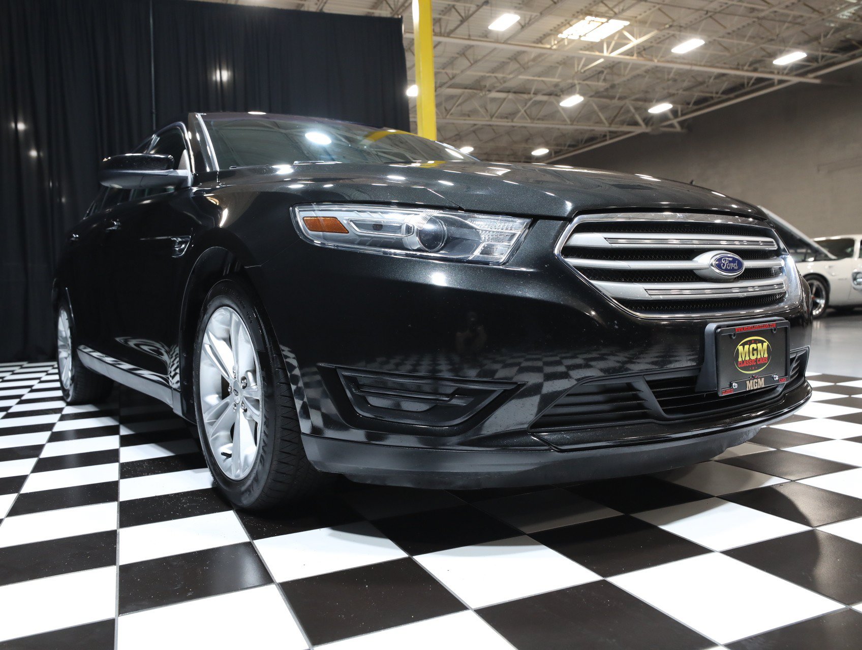 Used 2013 Ford Taurus SEL FWD image 14