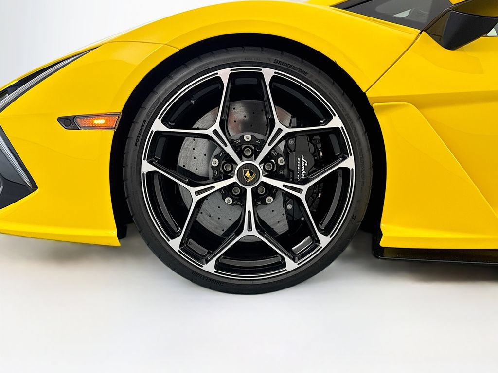 Used 2024 Lamborghini Revuelto AWD/4WD image 32
