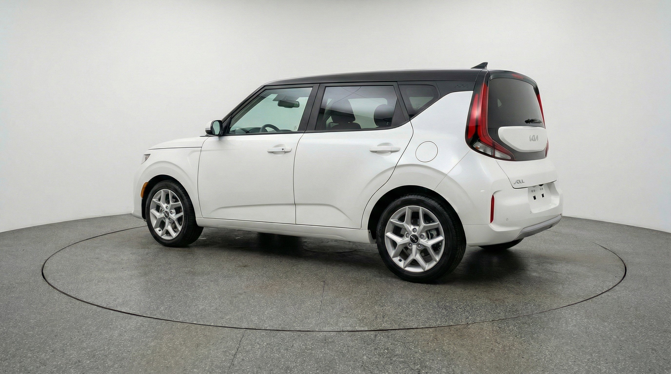 Used 2025 Kia Soul LX w/ LX Technology Package FWD image 6