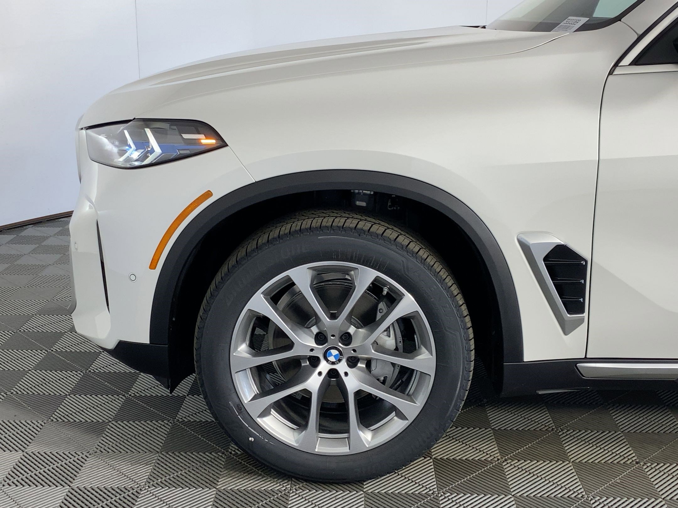 Used 2026 BMW X5 sDrive40i w/ Premium Package image 9