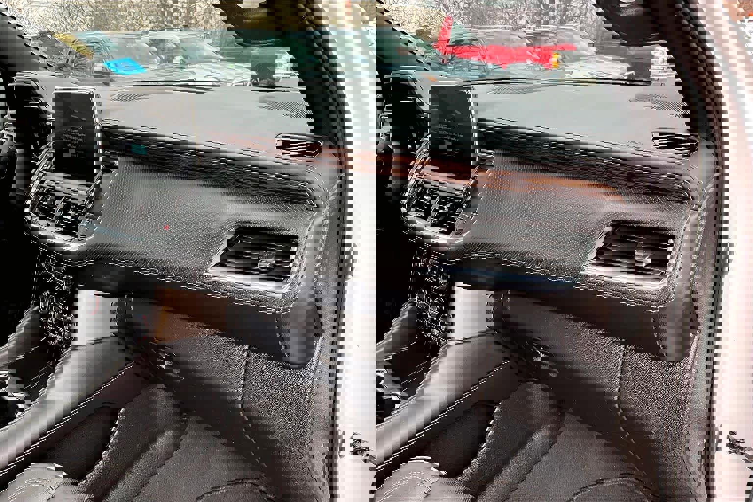 Used 2023 Chevrolet Suburban Premier AWD/4WD image 18