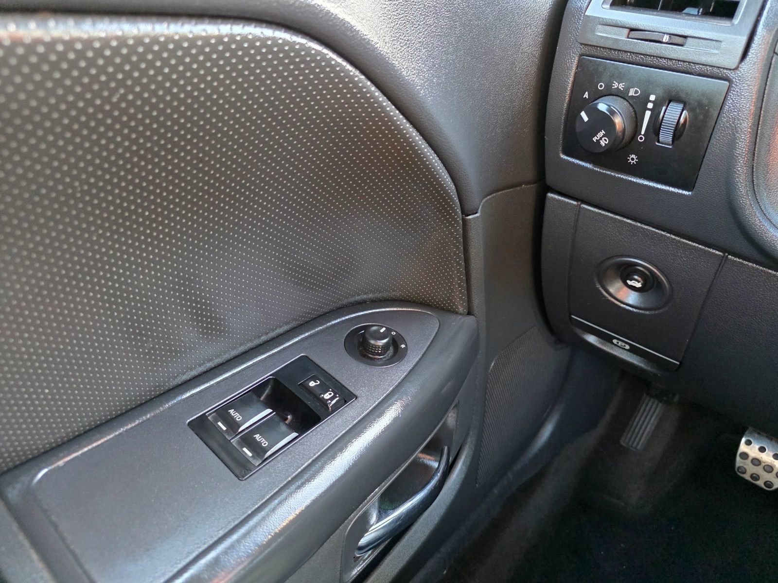 Used 2010 Dodge Challenger R/T image 19