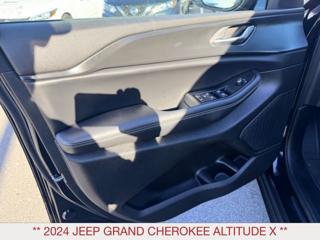 Certified 2024 Jeep Grand Cherokee Altitude AWD/4WD image 15