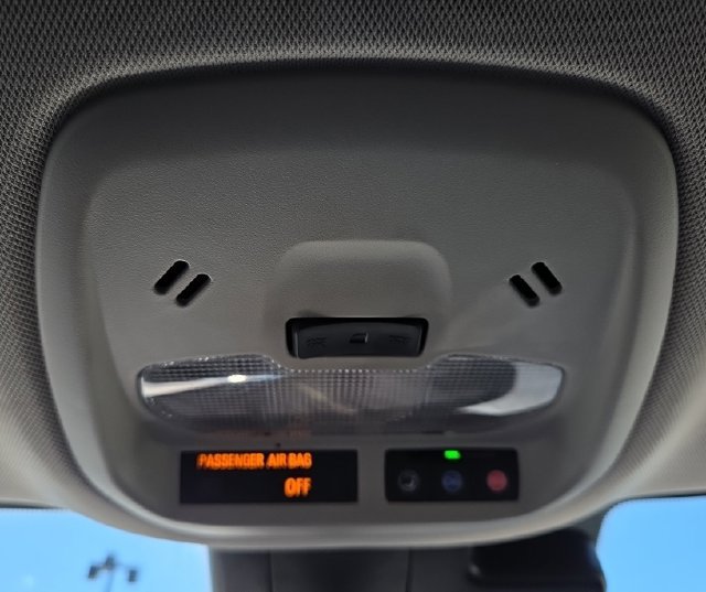 Used 2025 Chevrolet Trax LT FWD image 20