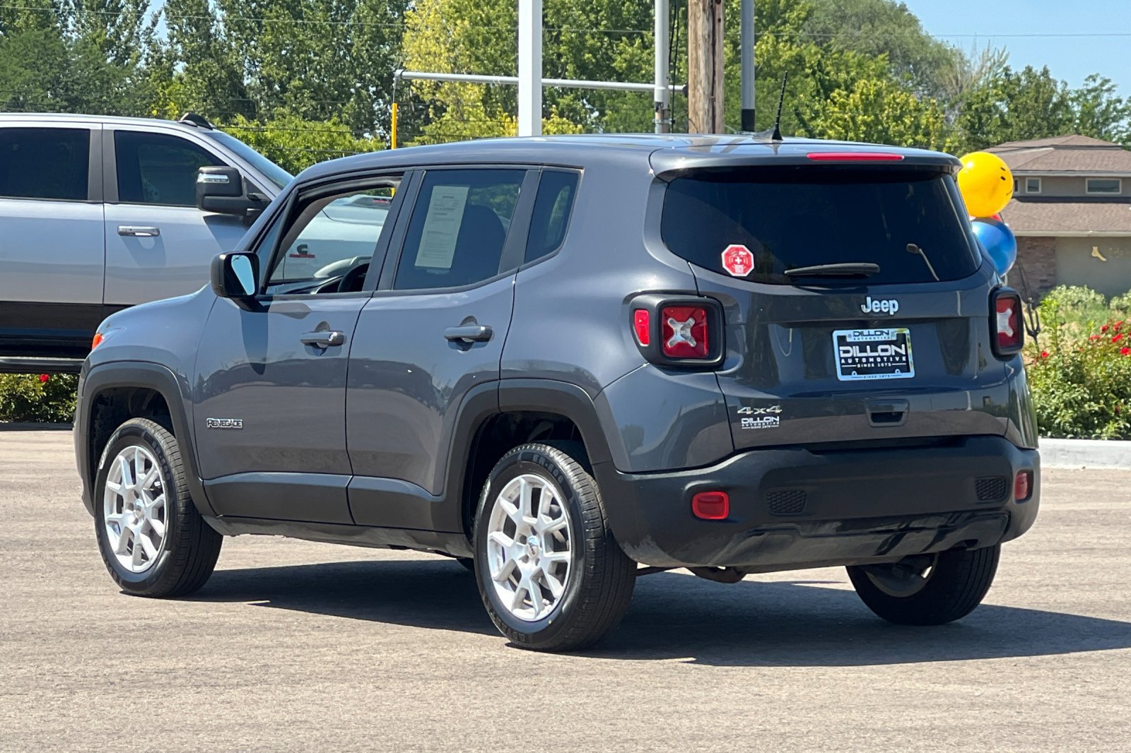 Used 2023 Jeep Renegade Latitude AWD/4WD image 9