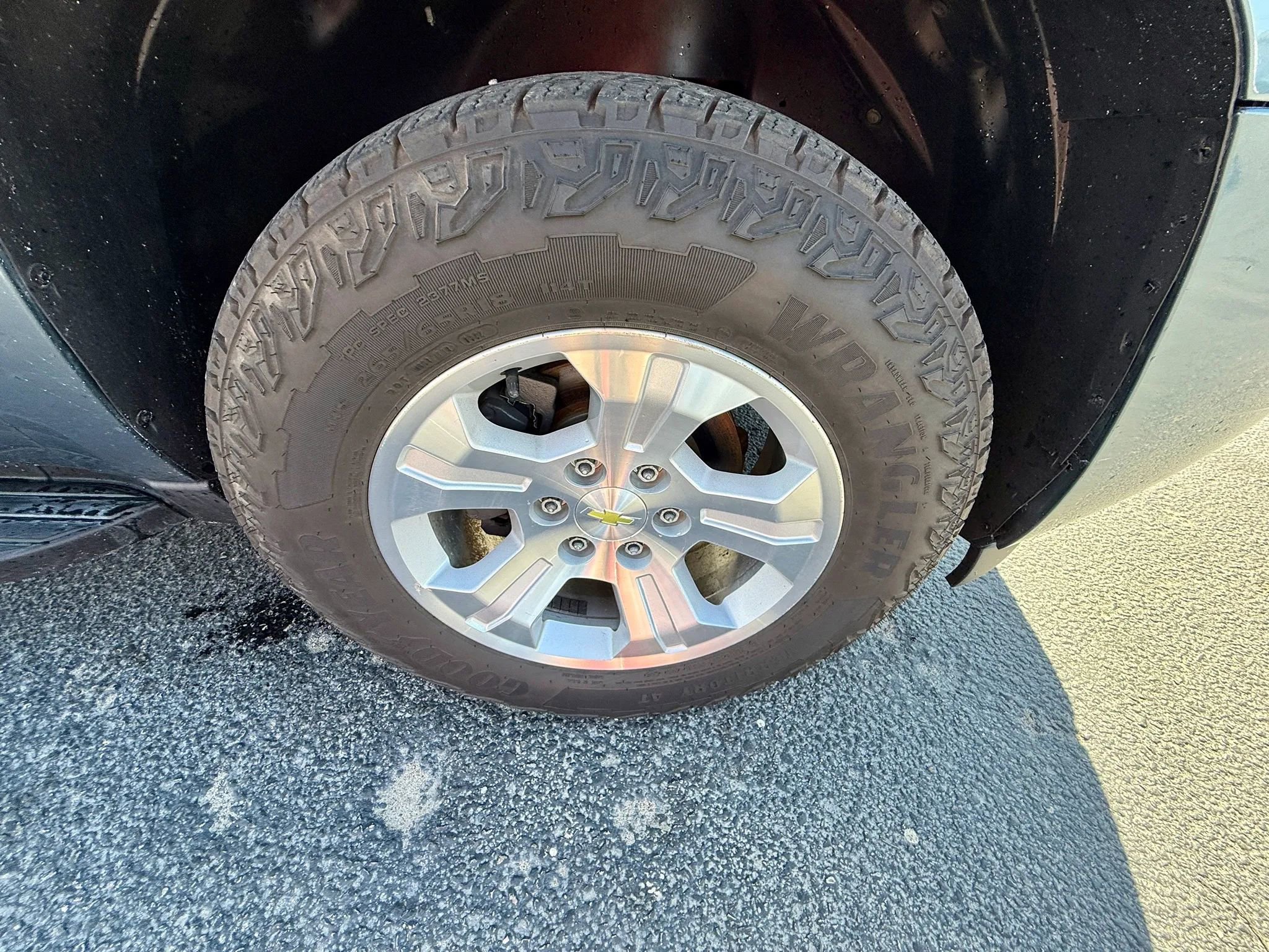 Used 2010 Chevrolet Suburban LS w/ Interior Plus Package AWD/4WD image 21