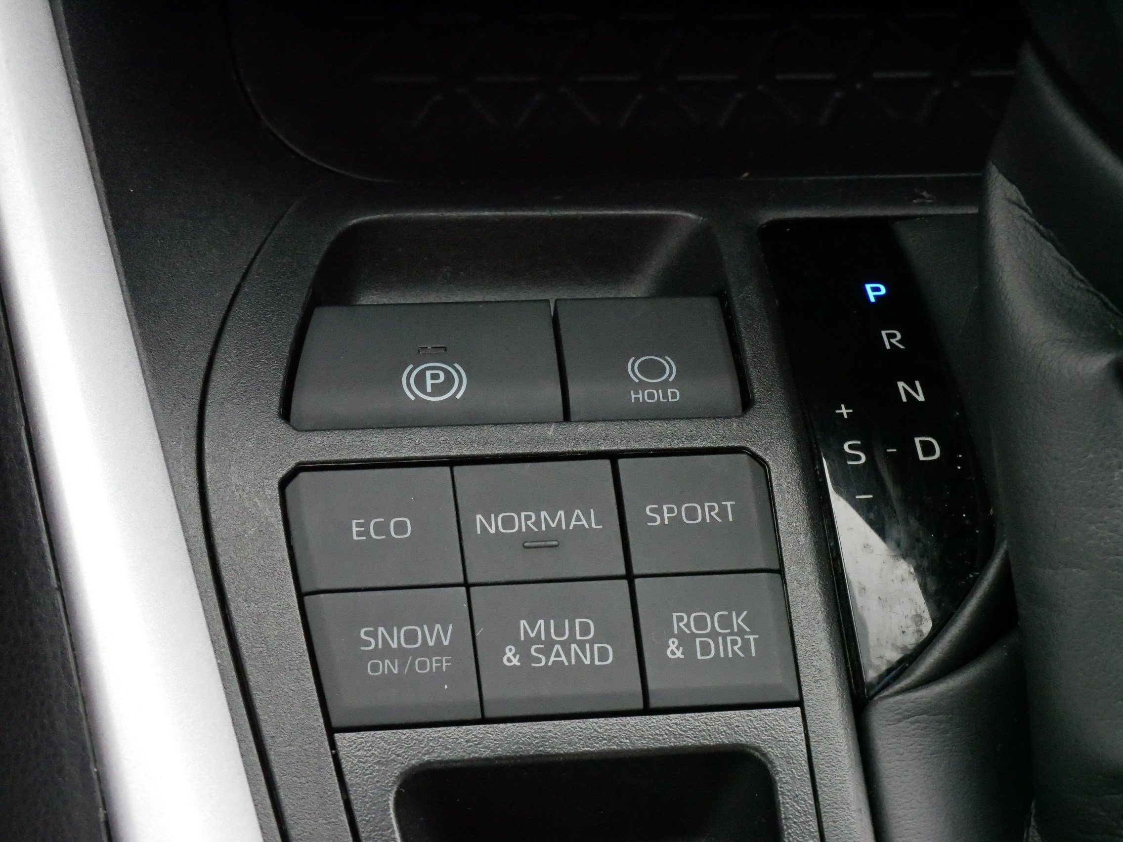 Used 2025 Toyota RAV4 LE AWD/4WD image 28
